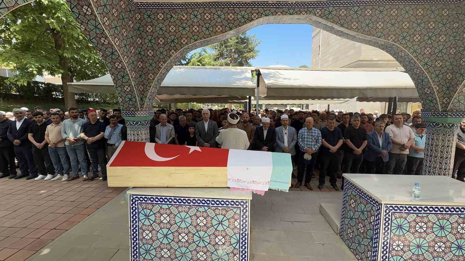 kelkit-cayi-nda-hayatini-kaybeden-genc-son-yolculuguna-ugurlandi