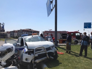 Otomobil İle Zabıta Aracı Çarpıştı: 1 Yaralı