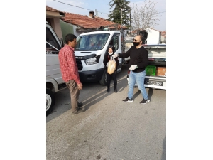 Eğitimcilerden 65 Yaş Üstü Vatandaşlara Hizmet