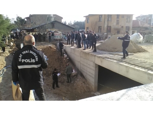 Kayıp Çocuk Su Birikintisinde Ölü Bulundu