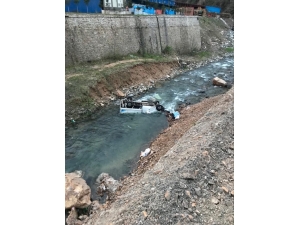 Giresun’da Kamyonet Dereye Yuvarlandı: 1 Ölü