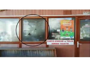 İzmir’de Camiye Çirkin Saldırı