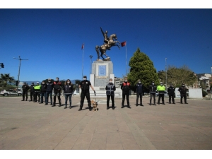 Polislerden Evde Kalanlara Teşekkür Klibi