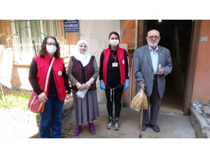 Sokak Sokak Gezip İhtiyacı Olanların Yardımına Koşuyorlar