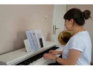 Karslı Öğrencilerden "Evde Kal" Çağrısı