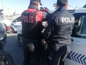 İstanbul Sokaklarında Yasak Günü 2 Ayrı Şüpheli Araç Kovalamacası