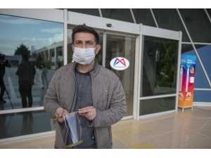 Mersin’de Sağlık Çalışanlarına Siperlikler Dağıtılmaya Başlandı