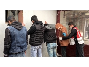 İstanbul’un Göbeğinde Sosyal Mesafe Uygulamasında Torbacılara Suçüstü