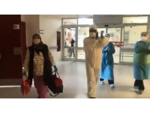 Bursa’dan Güzel Haber...kronik Hastılığı Bulunan Yaşlı Kadın Böyle Taburcu Edildi