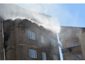 Hakkari’de Korkutan Yangın