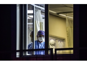 Koronavirüsün En Ön Saflarında Çalışan Sağlık Savaşçıları Görüntülendi