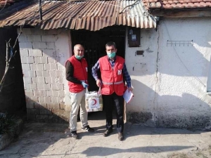 Hisarcık’ta Kızılay İhtiyaç Sahiplerine Gıda Kolisi Dağıttı