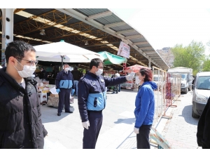 Bayraklı’da Zabıtadan Pazar Yerlerinde Denetim