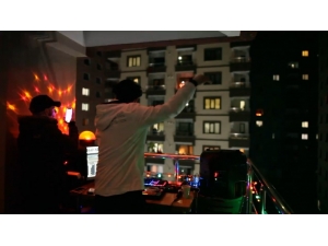 Dj Kabinini Evinin Balkonuna Kurdu, Mahalleliyi Coşturdu