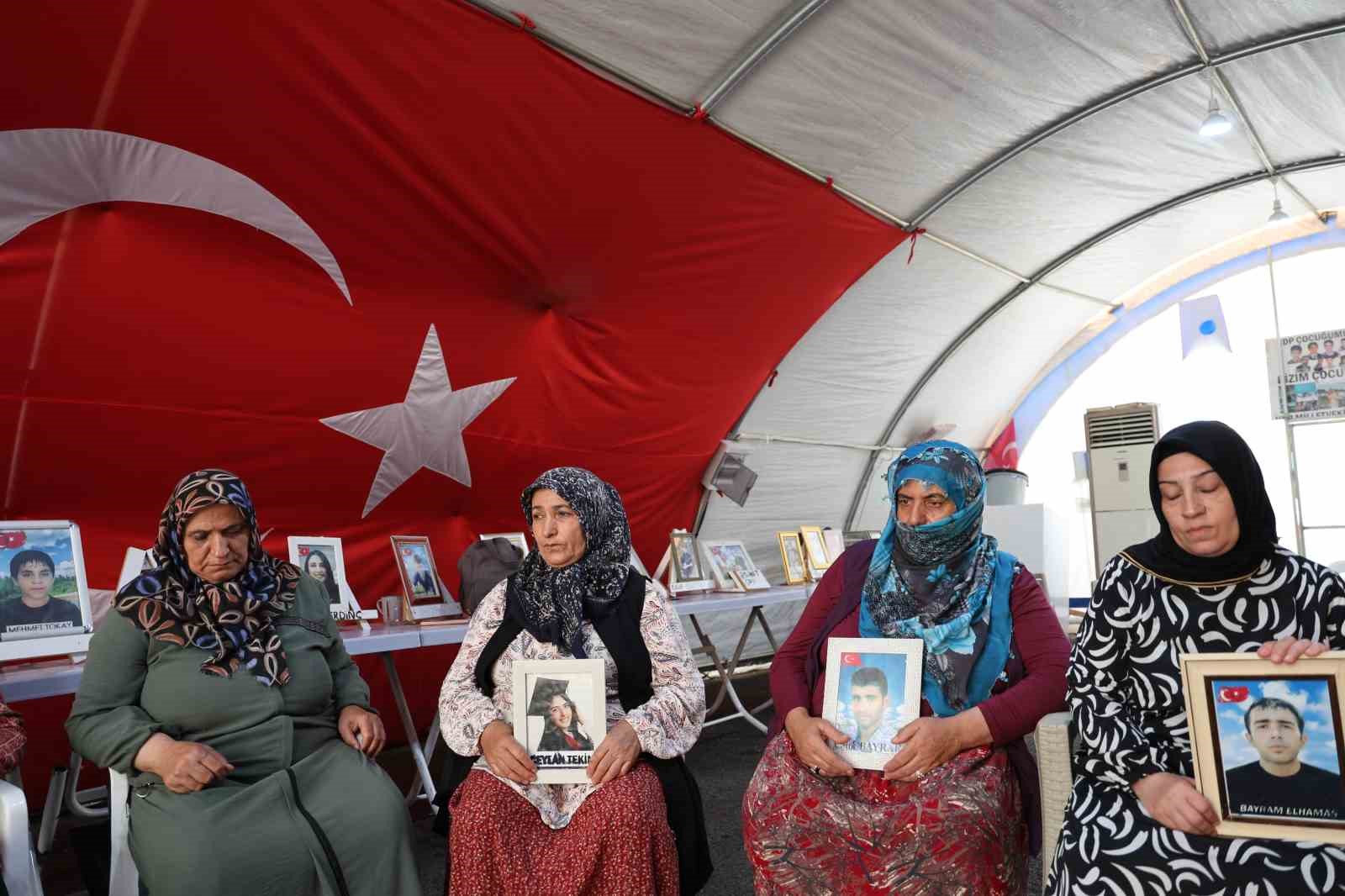 diyarbakir-anneleri-pkk-ve-uzantisi-ypg-sdg-nin-feshini-degerlendirdi