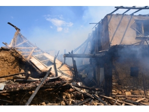 Uşak’ta Feci Olay: Yangında 82 Hayvan Telef Oldu