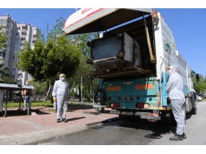 Temizlik İşçilerinden "Kullanılan Maskeleri Çöpe Atın" Uyarısı