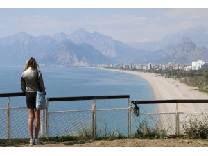 Yasaktan Sonra Sadece Bakmakla Yetiniyorlar