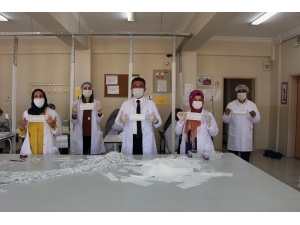 Bingöl’de Seri Üretime Geçen Bir Meslek Lisesinde Günlük 3 Bin Maske Üretiliyor