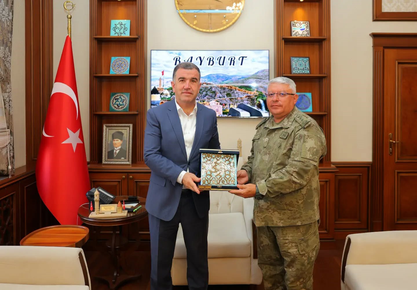 bayburt-garnizon-komutanliginda-gorev-degisimi
