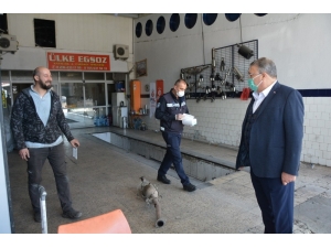 Yunusemre Belediyesi Esnafa Maske Dağıttı