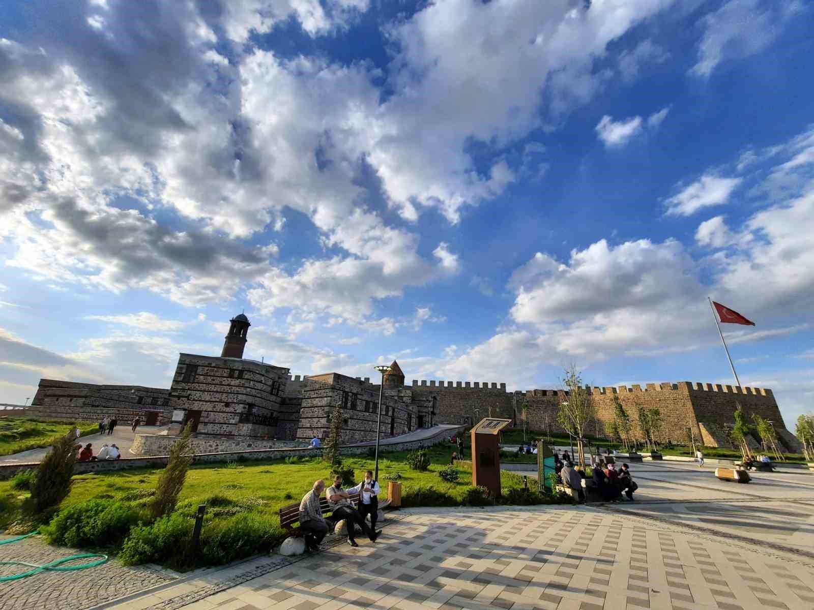 iste-erzurum-da-en-cok-kullanilan-uc-soy-isim-yilmaz-kaya-ve-polat
