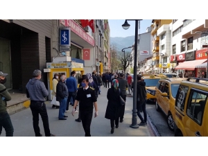 Haftanın İlk Gününde Vatandaşlar ’Evde Kal’ Çağrısını Unuttu