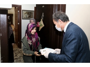 Adıyaman Belediyesi 7 Bin Kitap Dağıttı