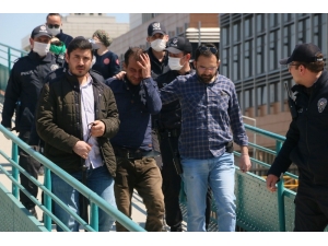 Manisa’da Elindeki Bıçakla Üst Geçidi Kapatan Şahıs Gözaltına Alındı