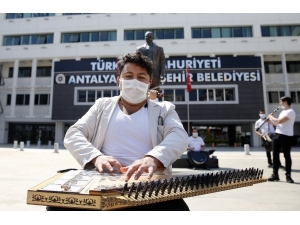 Büyükşehir Personeli Ve Huzurevi Sakinleri Konserle Moral Buldu