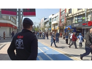 Caddeye Ateş Ölçülerek Alınıyor