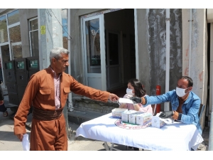 Çukurca Belediyesinden Vatandaşlara Maske