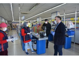 Görele Belediyesi Gençlik Merkezi Tarafından Üretilen Bin Adet Maskeyi İlçe Esnafına Dağıttı
