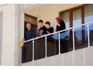 Elazığ’da Gençlere Sürpriz Doğum Günleri