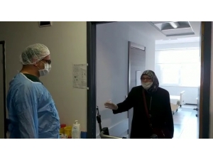 Korona Virüsü Yenen 67 Yaşındaki Kadın Alkışlarla Taburcu Oldu