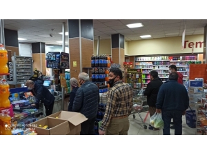 Yasak Sonrası Devrekliler Manav Ve Marketlere Akın Ettiler