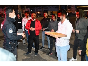 Kavga İhbarına Giden Polise Tatlı Sürprizi