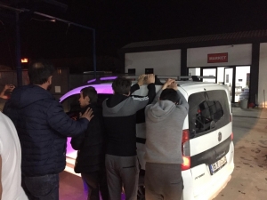 Çaldıkları Arabayla Tur Atarken Suçüstü Yakalandılar