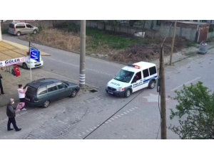 Kavga İhbarına Giden Polislere Çiçekli Karşılama