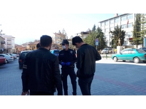 Emet’te Sokağa Çıkan 20 Yaş Altı 2 Kişiye İdari Para Cezası