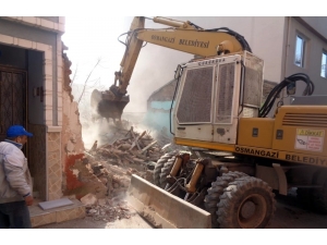 Osmangazi’de Metruk Binalar Tek Tek Yıkılıyor