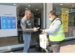 Erdemli Belediyesi’nden Vatandaşlara Ücretsiz Maske Dağıtımı