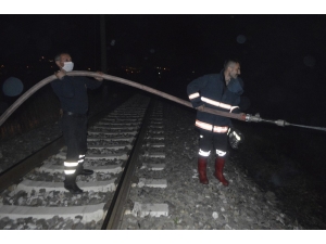 Tavşanlı’da Aynı Anda İki Yerde Çıkan Yangın Kısa Sürede Söndürüldü