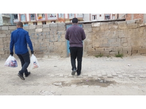 Bismilli İş Adamları 100 Aileye Gıda Kolisi Dağıttı