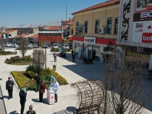 Bor Belediyesi Vatandaşlara Ücretsiz Maske Dağıtıyor