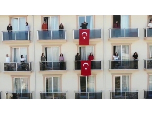 Gözlem Altında Olan 21 Polis Balkondan Polis Akademisi Marşını Seslendirdi