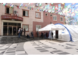 Hdp Önündeki Ailelerin Evlat Nöbeti 225’inci Gününde