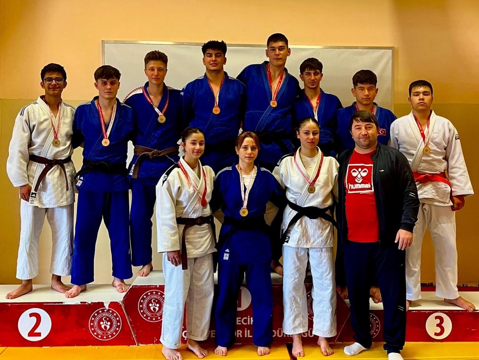 bilecik-te-judo-turnuvasinda-madalyalar-sahiplerini-buldu