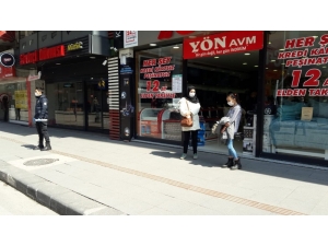 Afgan Uyruklu Kıza Sokağa Çıkma Cezası