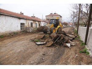Karaman’da Kaldırım Ve Asfalt Çalışmaları Devam Ediyor